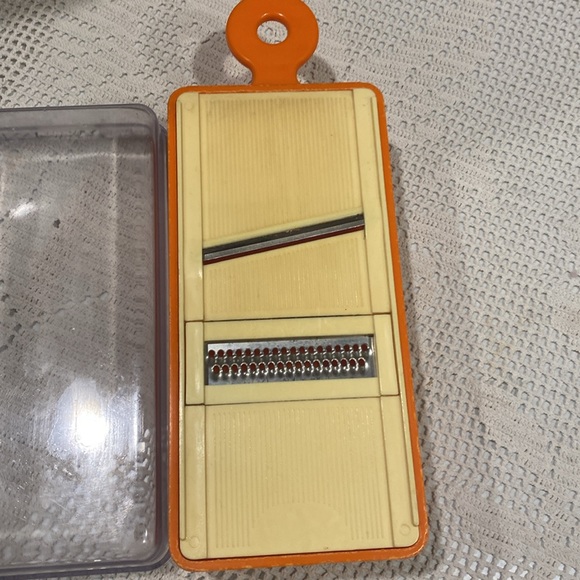 Vintage Cheese/Vegetable Grater, Slicer With Container - Picture 4 of 5